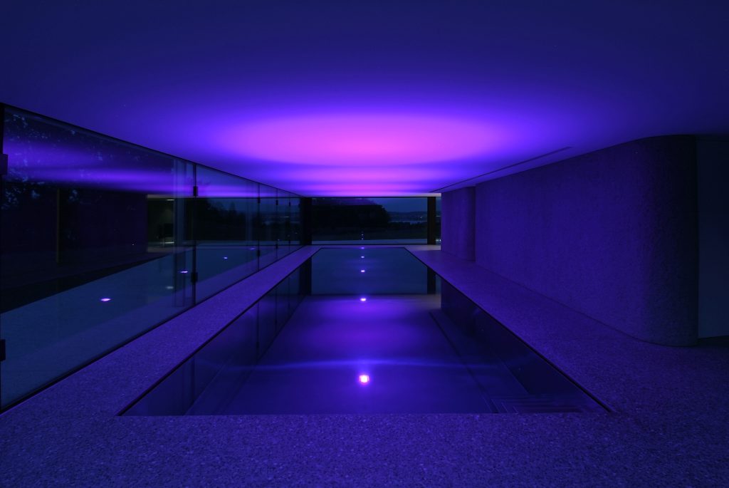 Iluminación piscina interior