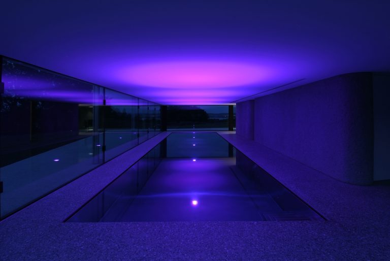 Iluminación piscina interior