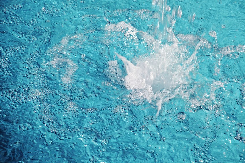 Agua limpia y cristalina